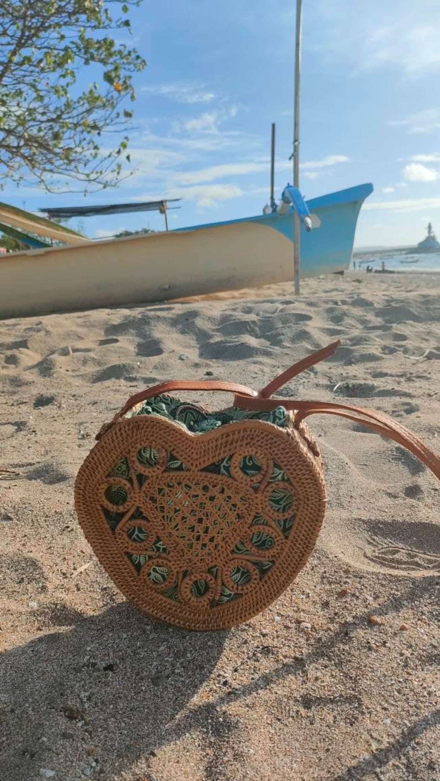 Love Shape Crossbody Rattan Bag