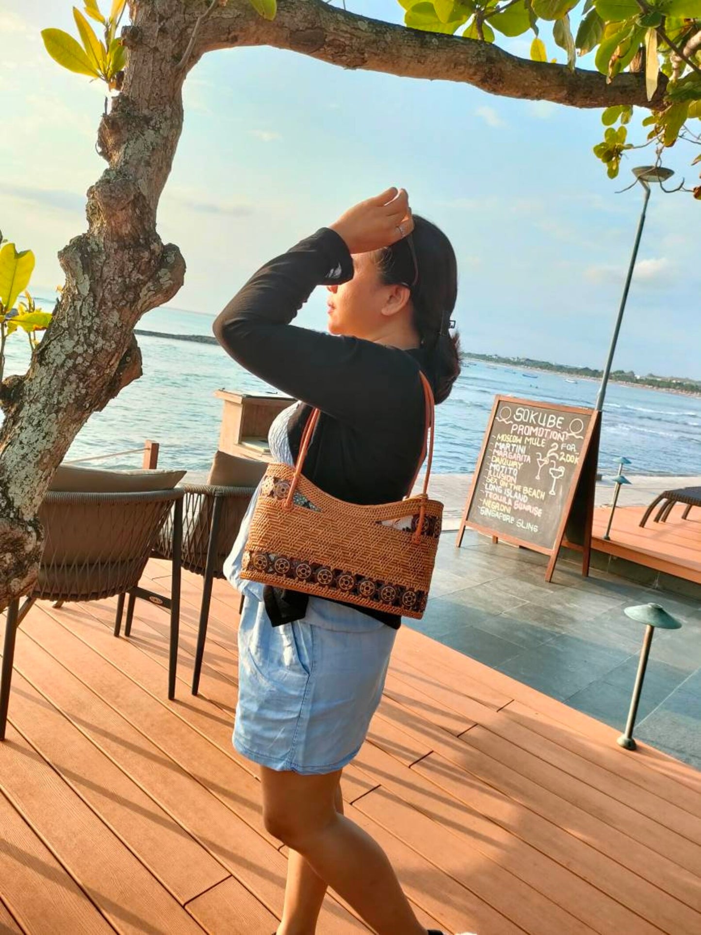 Handmade Rattan handbag With Coconut Button