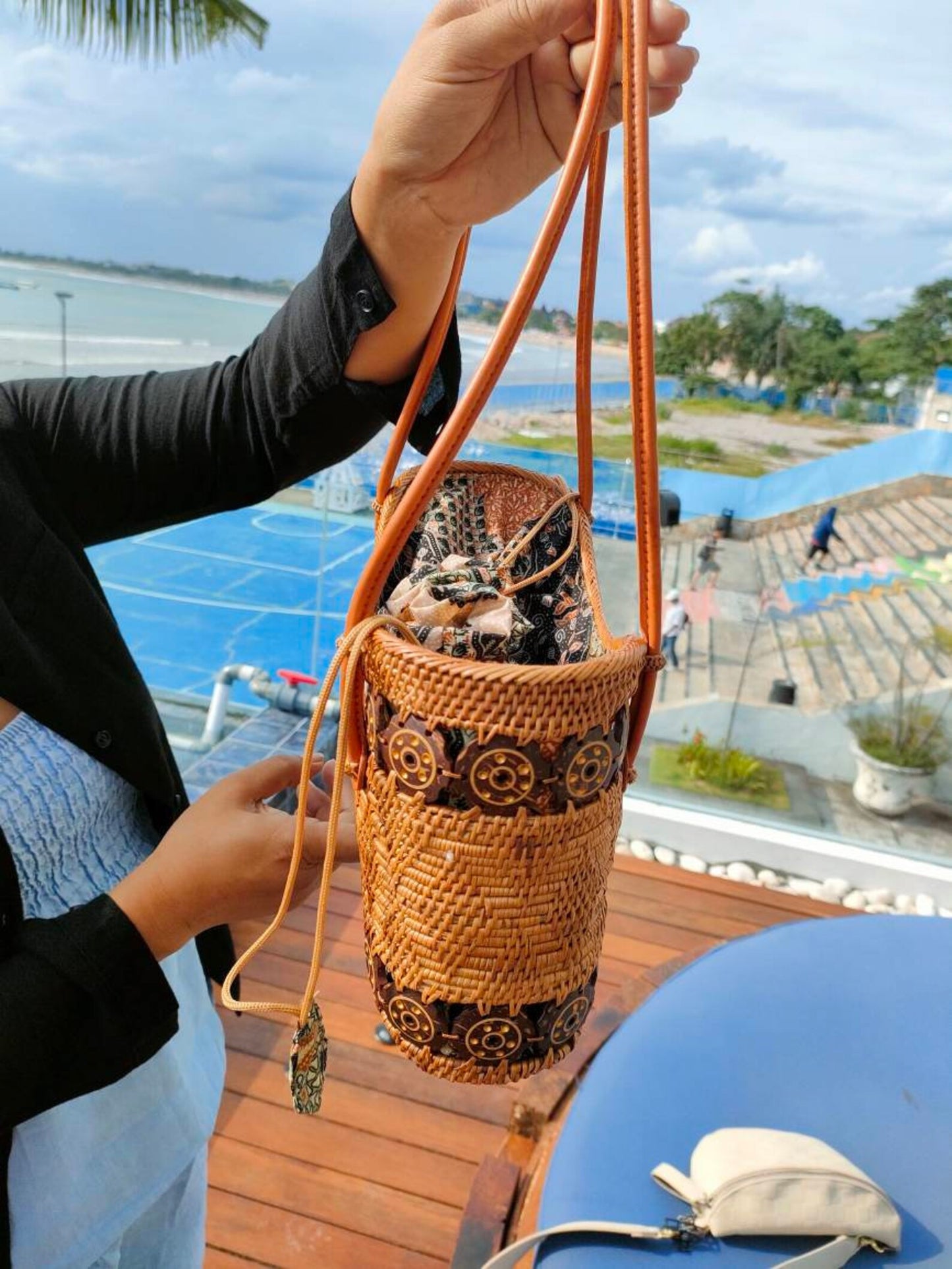 Handmade Rattan handbag With Coconut Button