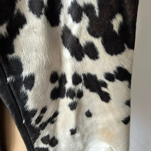 These trousers combine cowhide fur and leather for a striking effect. A mix of textures makes them a standout choice for those who like bold fashion.