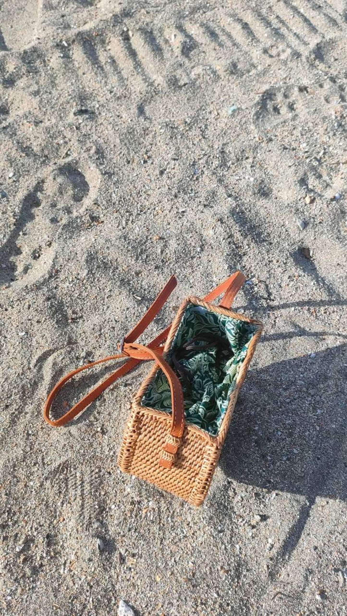 Love Shape Crossbody Rattan Bag