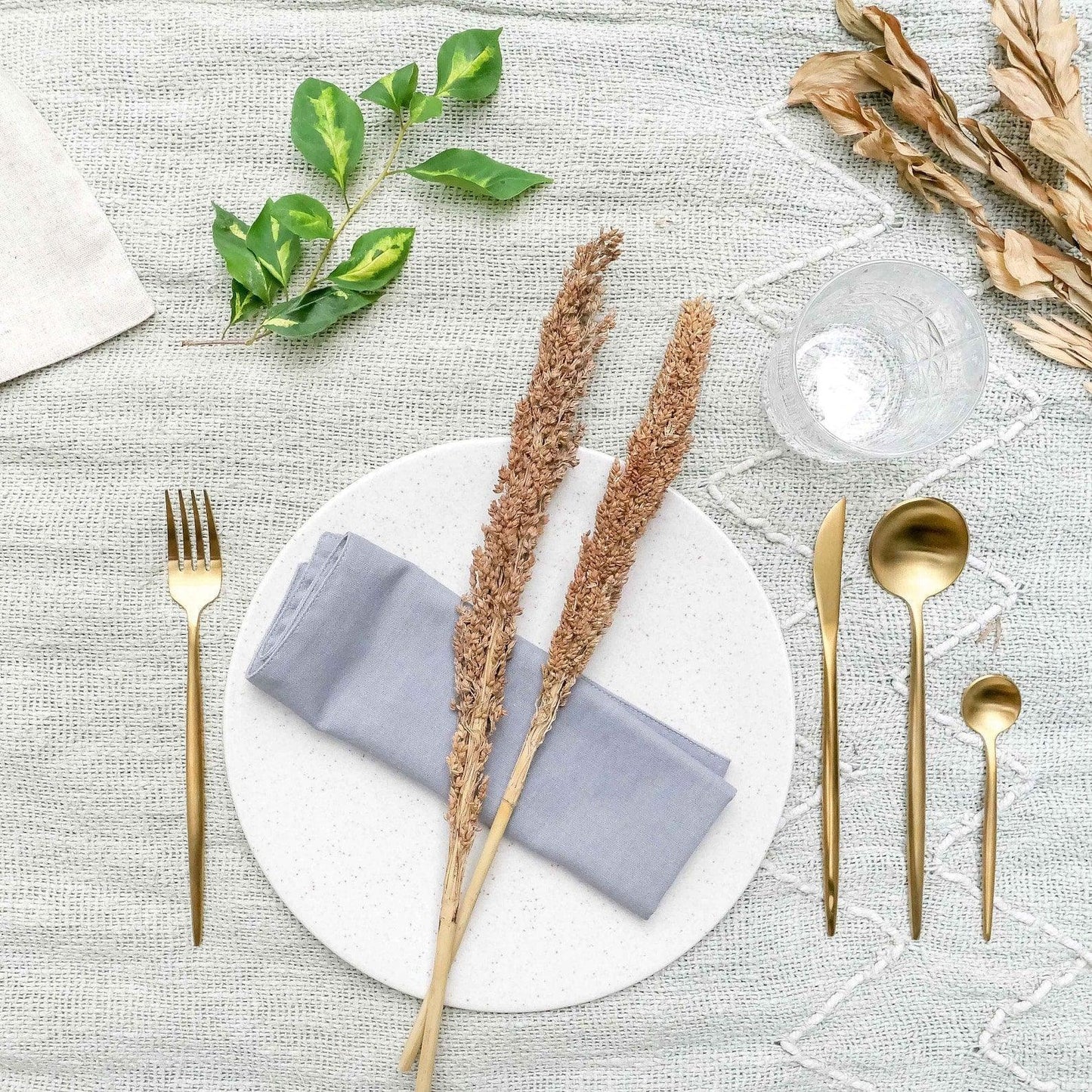 Stainless steel cutlery set polished in gold