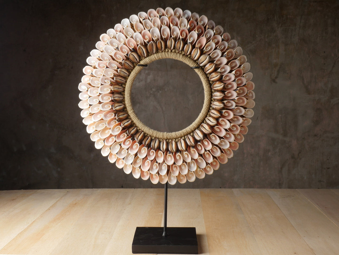 Pink conch papua decorative shell necklace