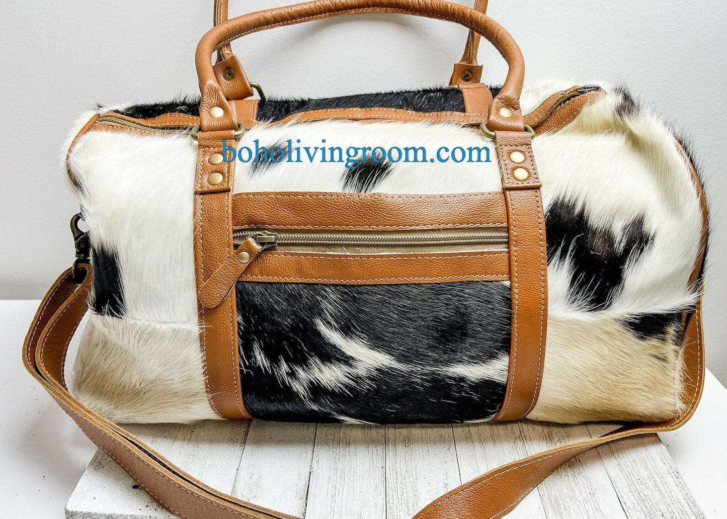 Opt for our cow skin overnight bag for your travels. With its timeless design and sturdy build, it's your reliable travel companion.