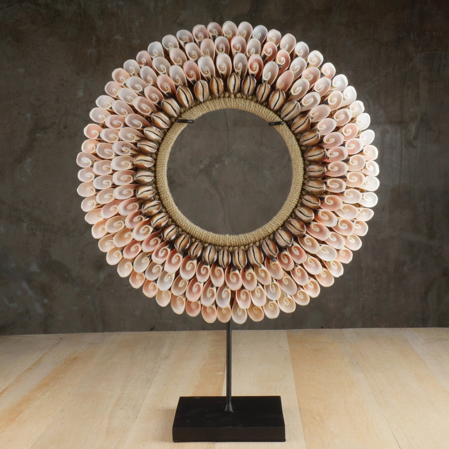 Pink conch papua decorative shell necklace