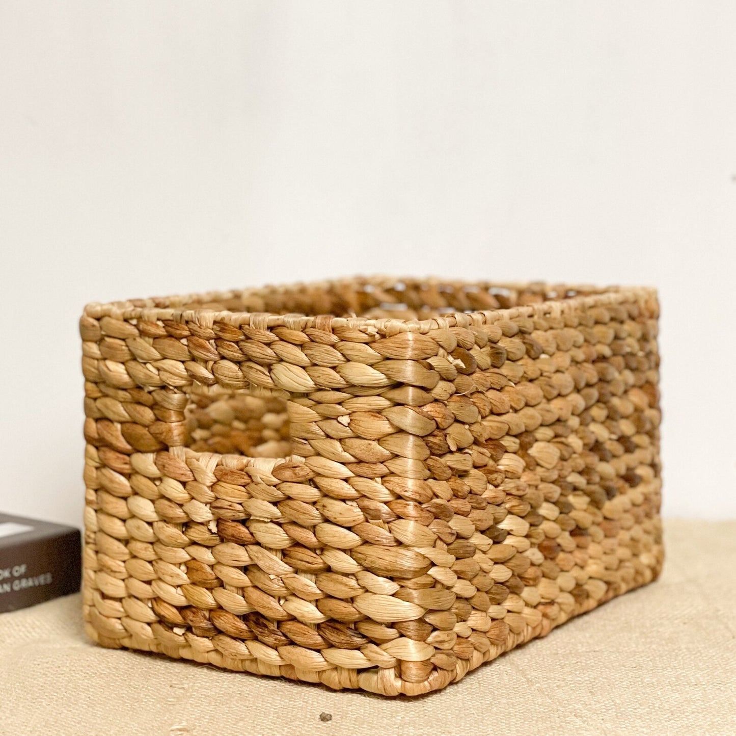 Natural dried water hyacinth storage basket with handle