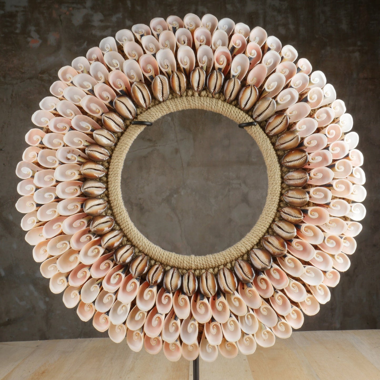Pink conch papua decorative shell necklace
