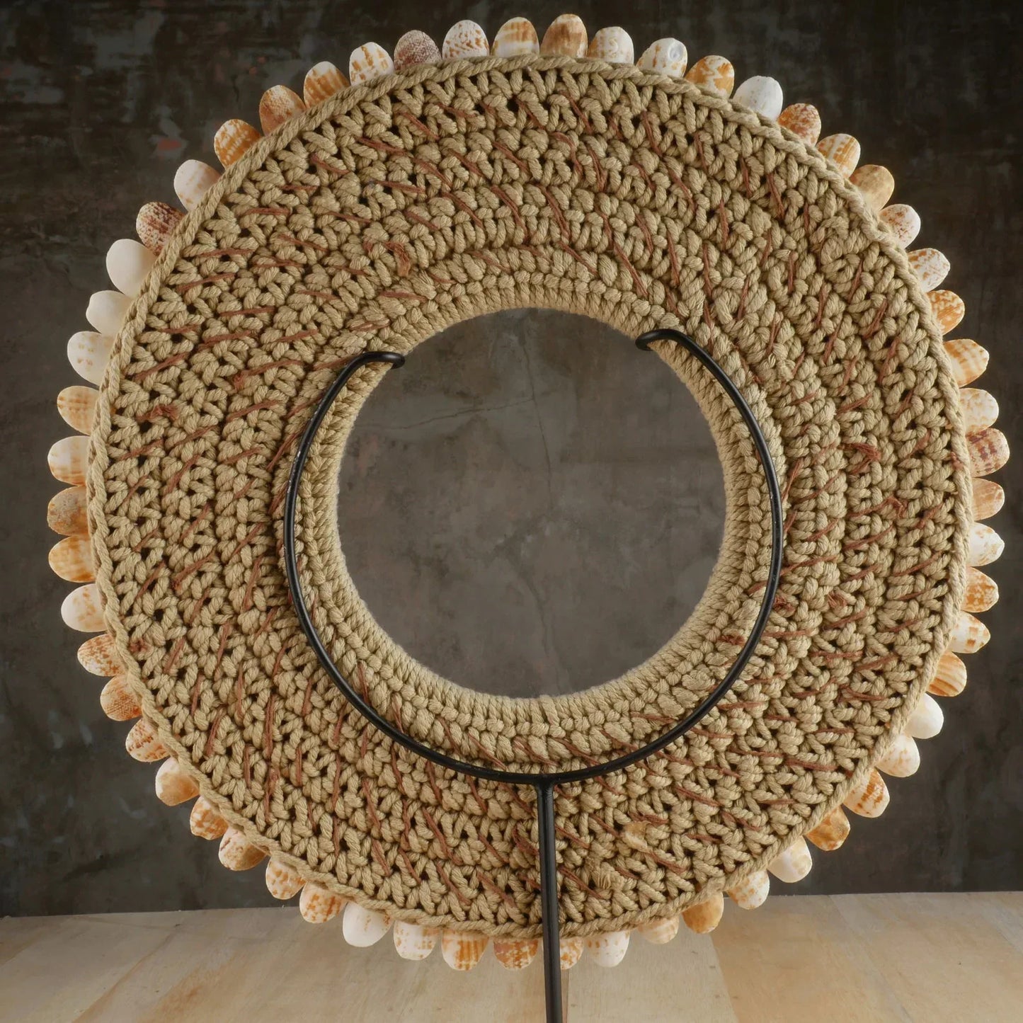 Pink conch papua decorative shell necklace