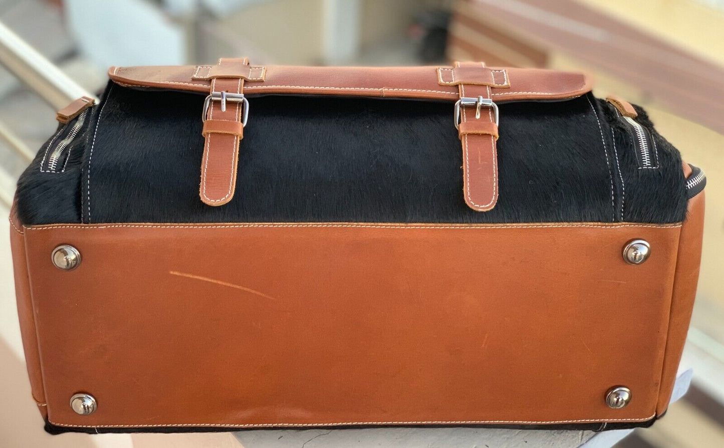 Stay active and organized with our cowhide gym bag. Durable, practical, and ready for your everyday workouts.
