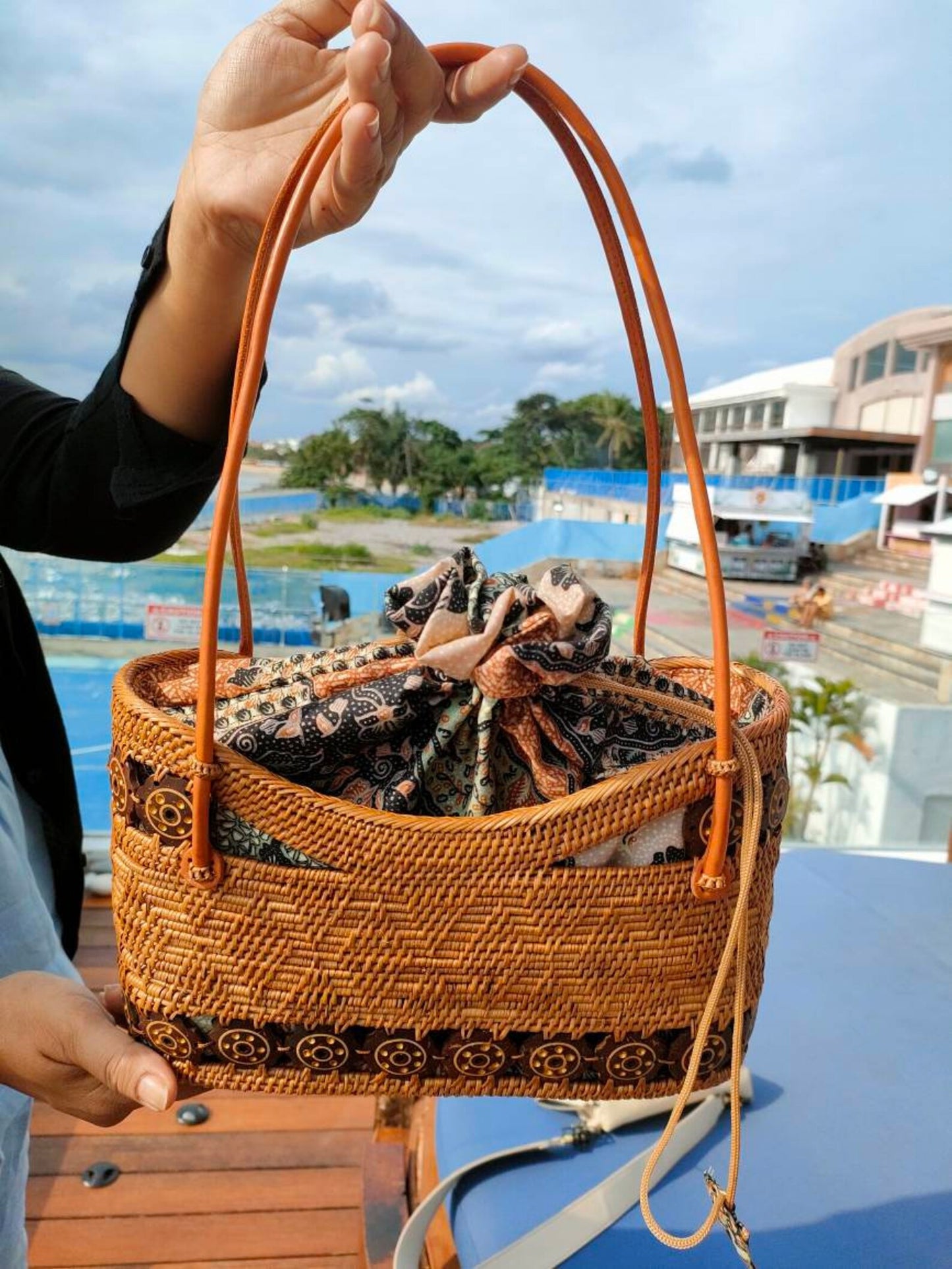 Handmade Rattan handbag With Coconut Button
