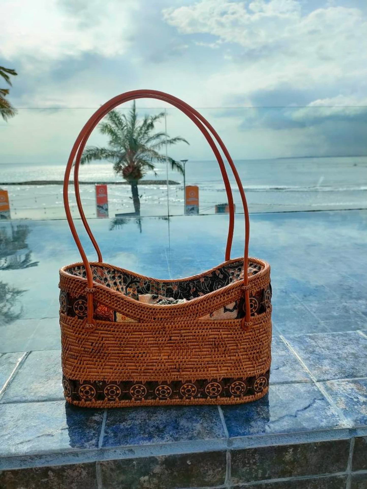 Handmade Rattan handbag With Coconut Button
