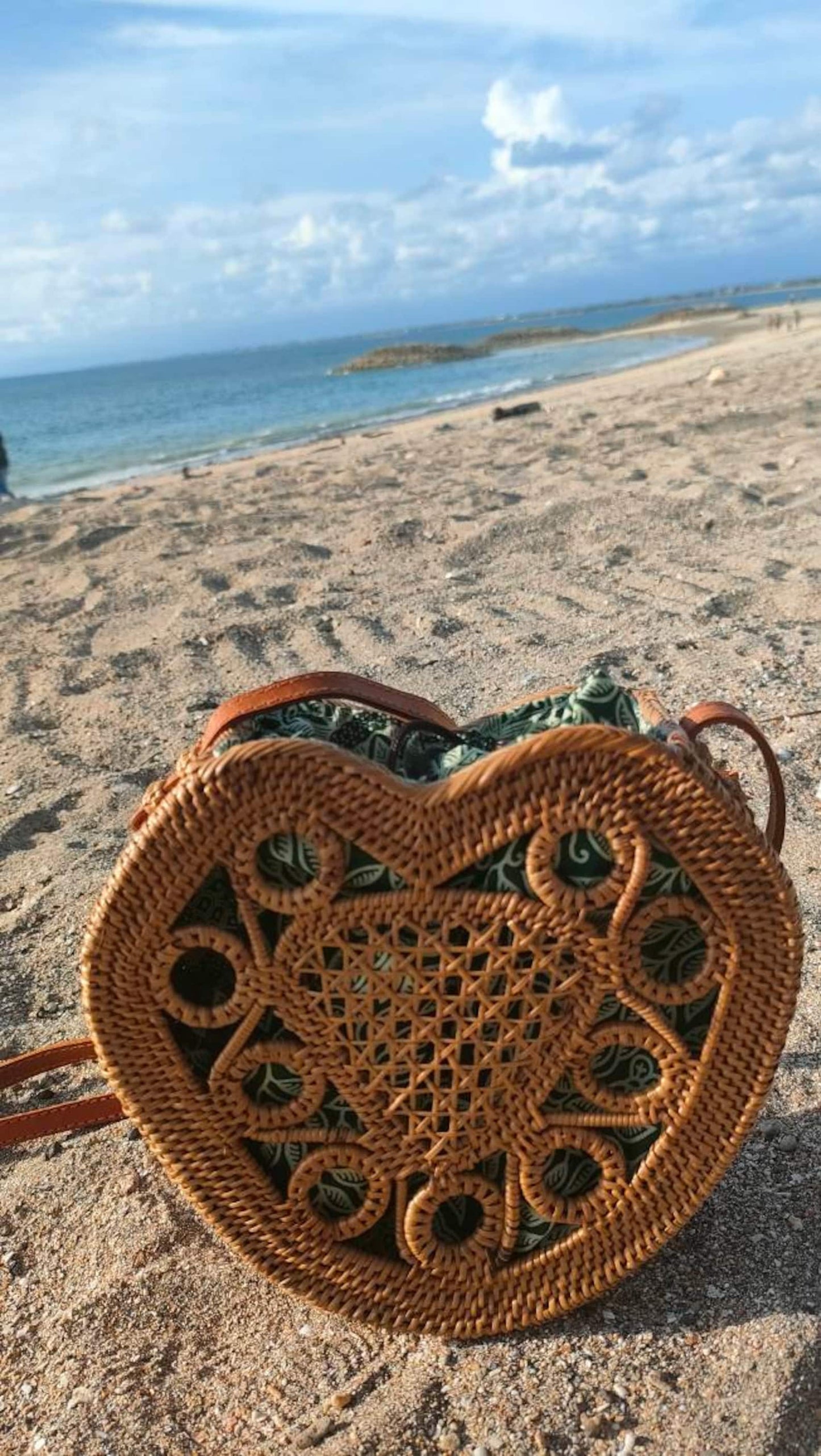 Love Shape Crossbody Rattan Bag
