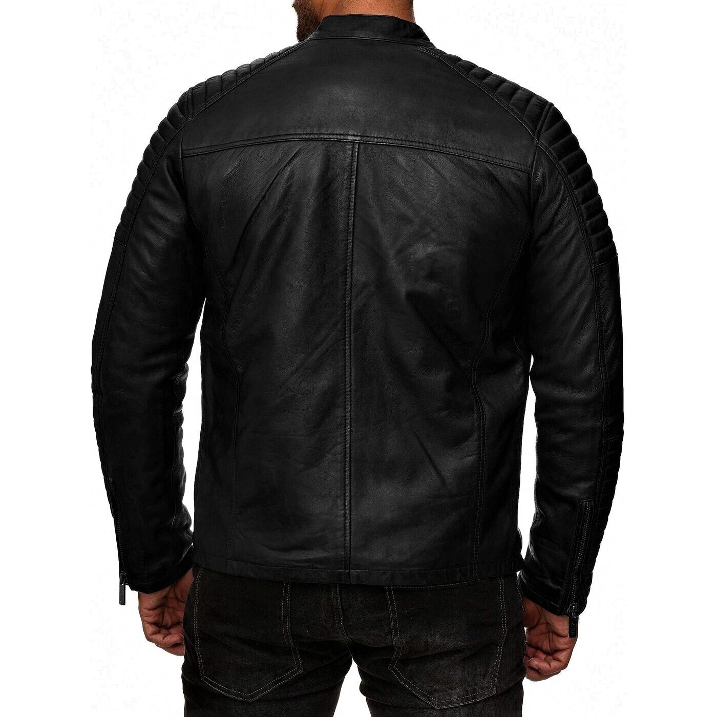 Bikerjack voor mannen met gewatteerde schouders en zilveren ritsdetails.