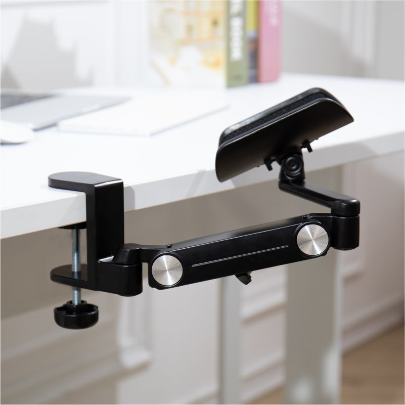 Height adjustable wrist rest with ±60° up and down movement