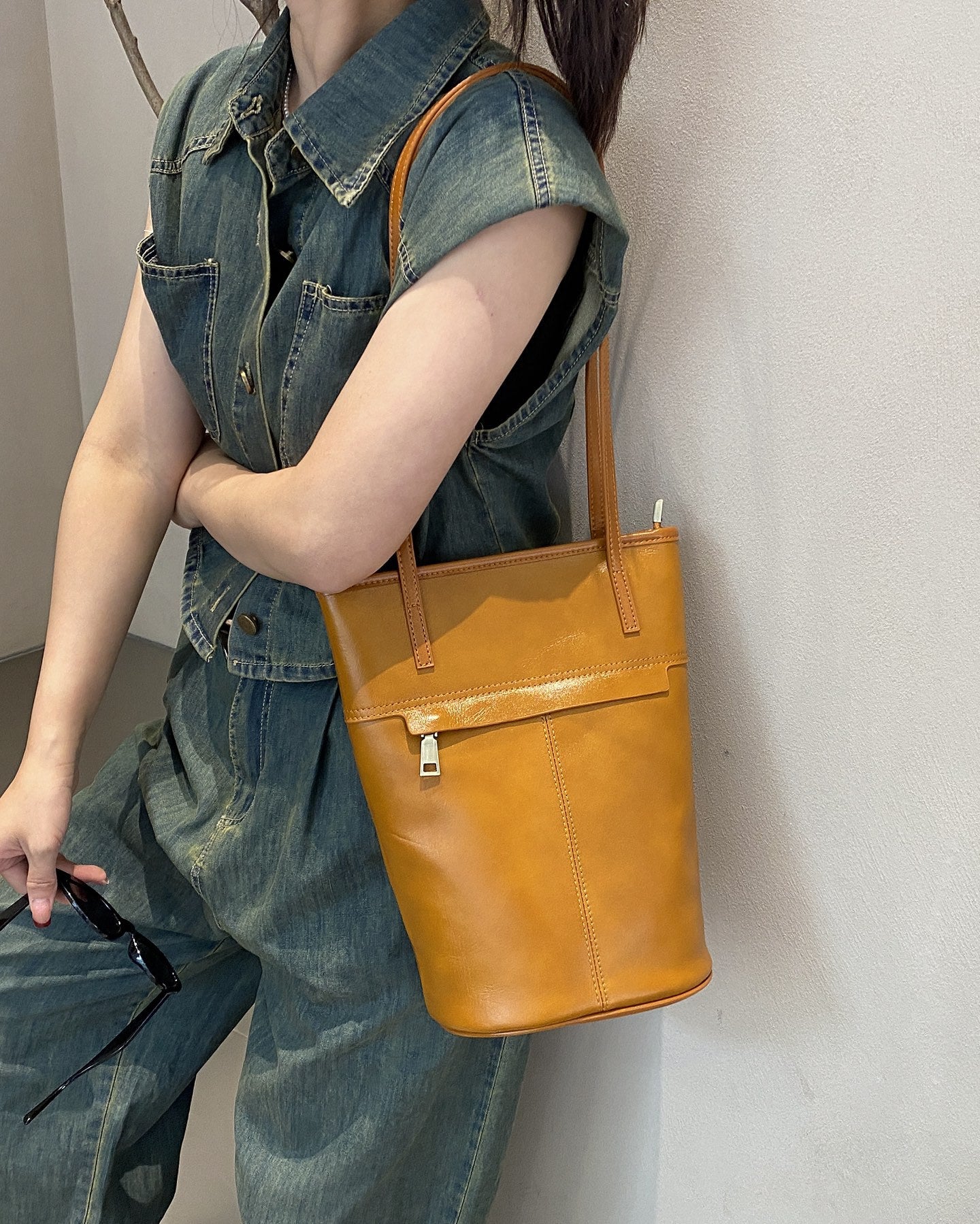 Women’s Leather Shoulder Bucket Purse