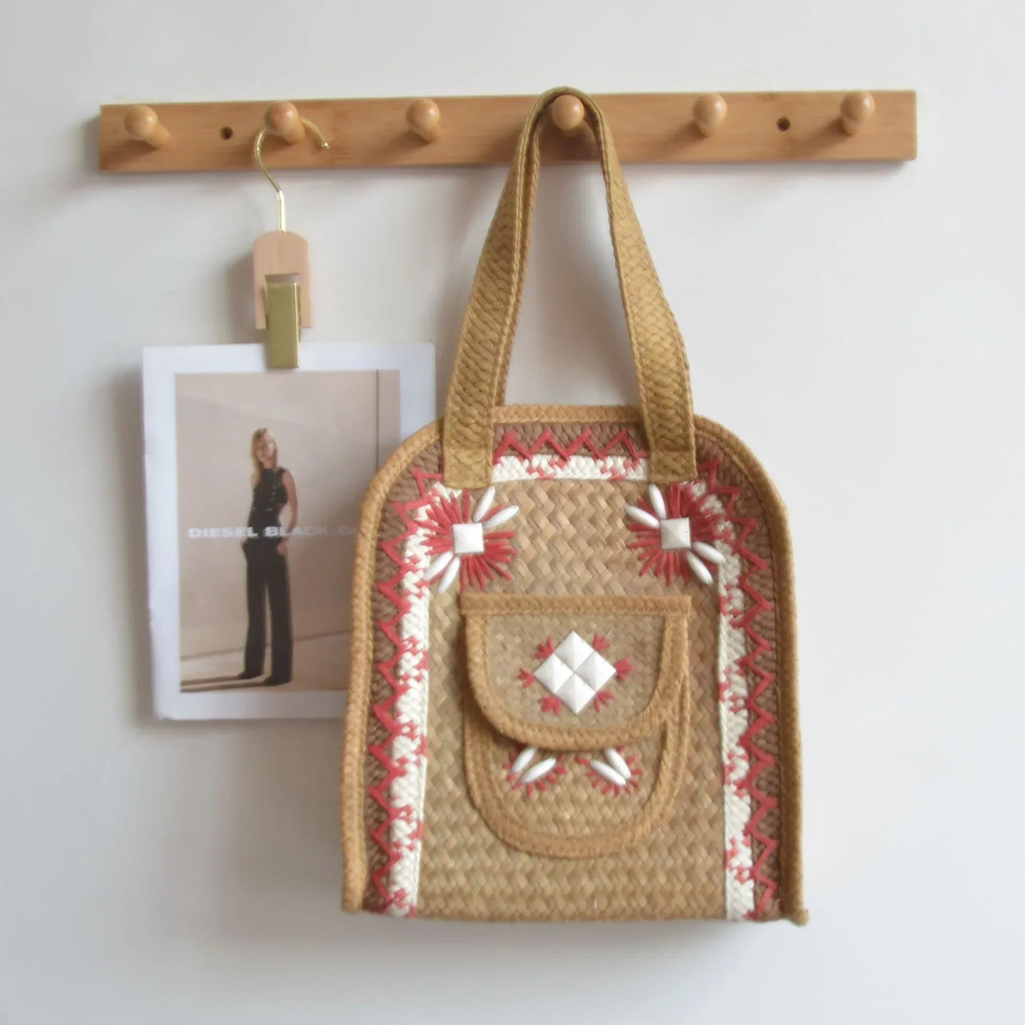 Straw Shoulder Bag Shell Decoration Pink