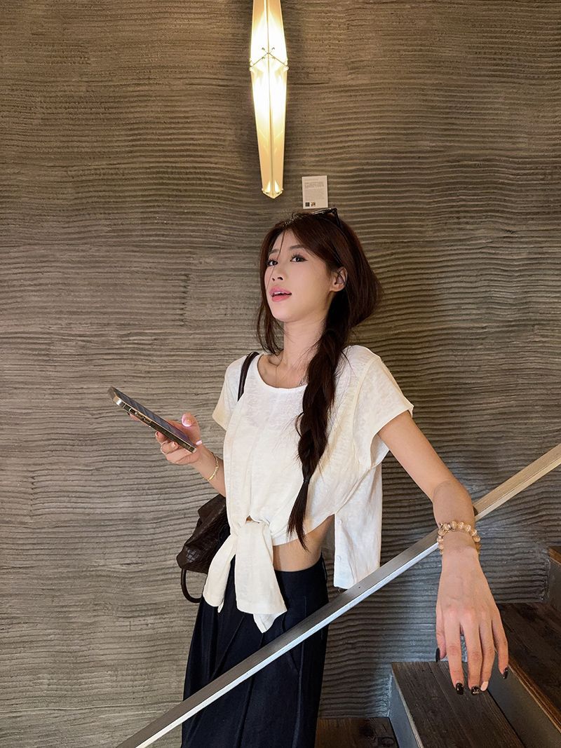 round neck t shirts for women with waist knot