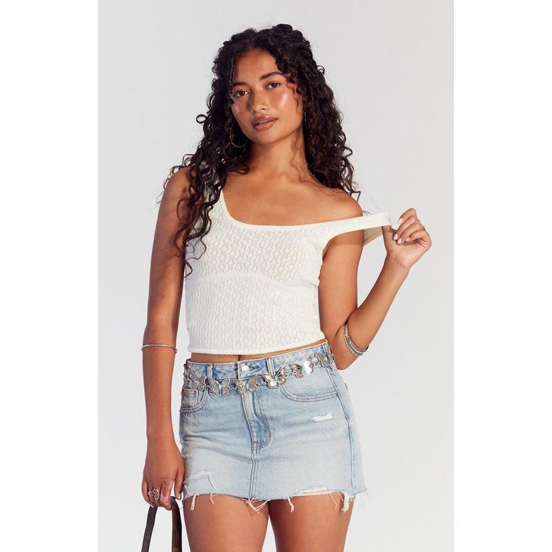 mini denim skirt outfit