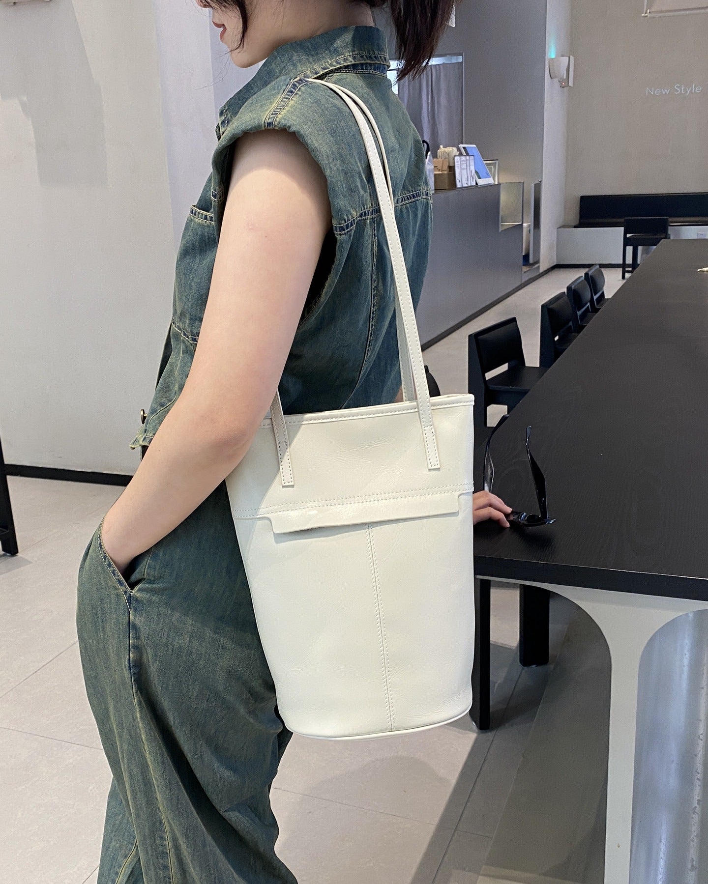 Women’s Leather Shoulder Bucket Purse