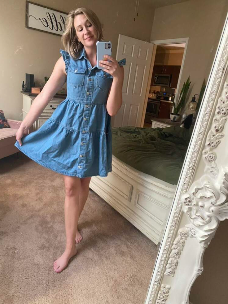 above knee sleeveless denim dress outfit