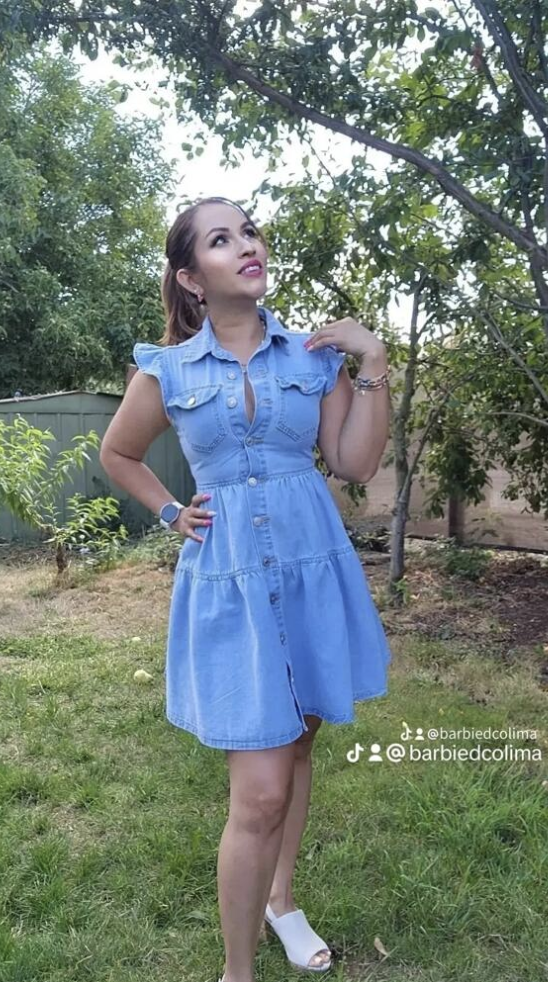 above knee sleeveless denim dress outfit