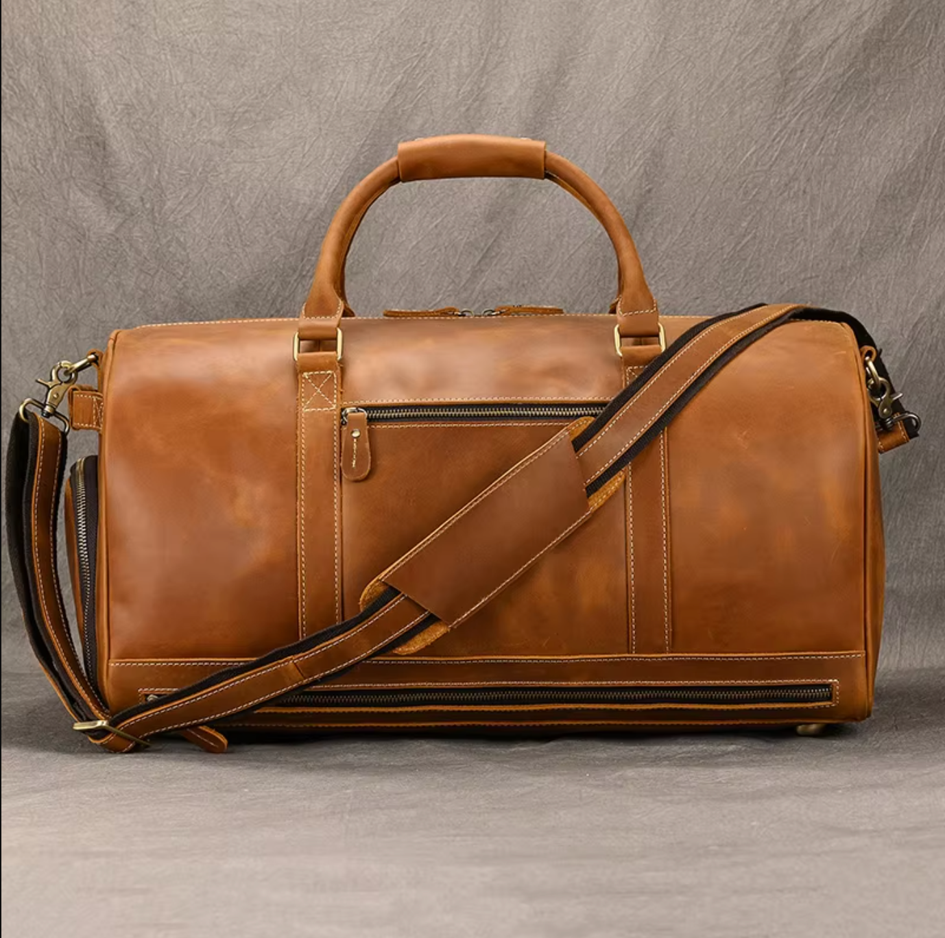 Leder-Reisetasche für Männer aus echtem Rindsleder mit Seitentasche für Schuhe – leicht, geräumig und elegant im Look.