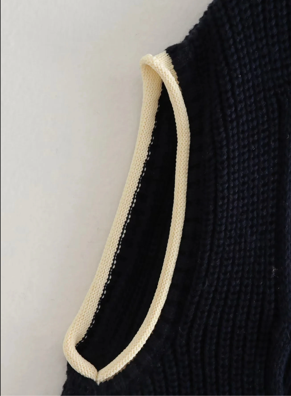 Women’s Black Knit Backless Sleeveless Cropped Sweater Vest