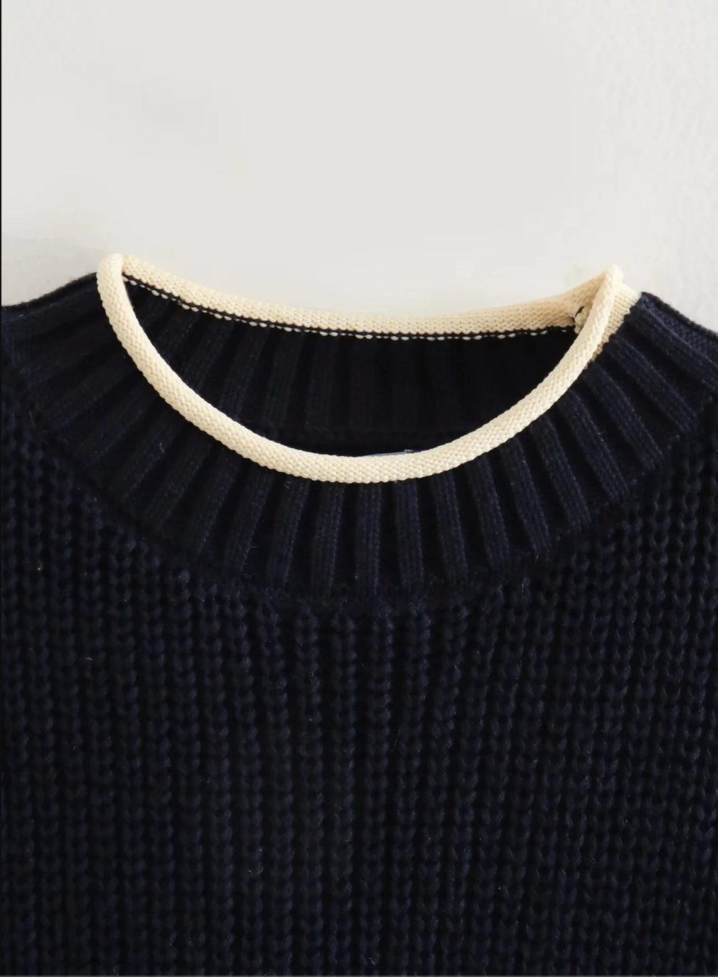 Women’s Black Knit Backless Sleeveless Cropped Sweater Vest