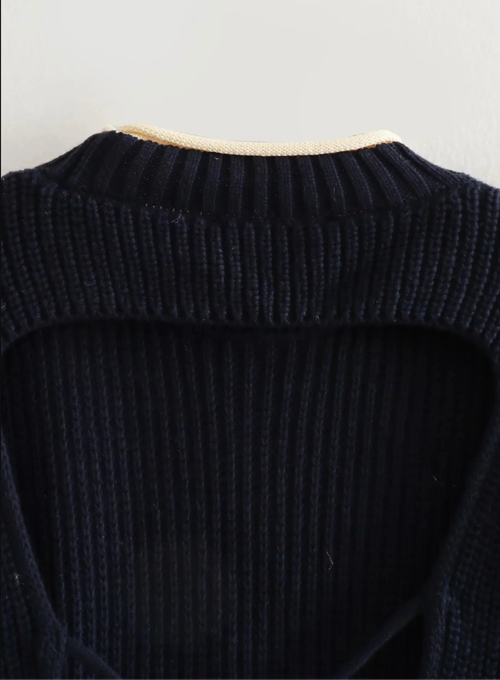 Women’s Black Knit Backless Sleeveless Cropped Sweater Vest