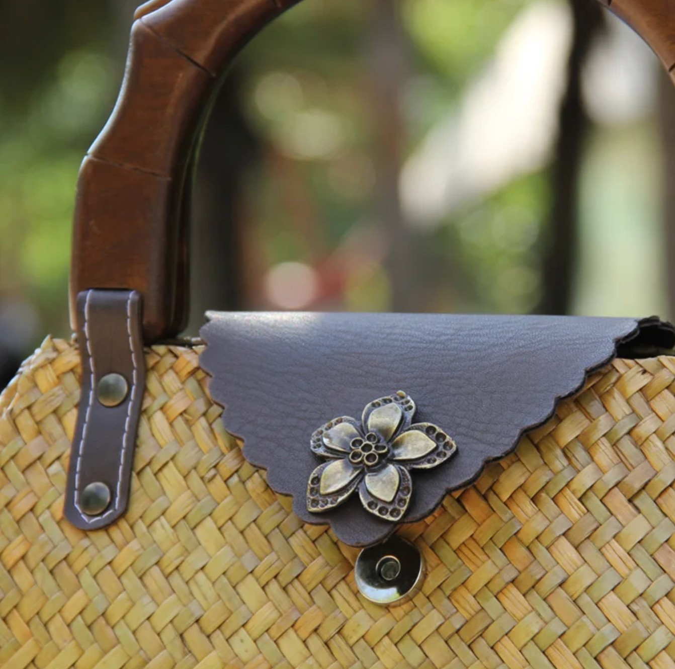 Vintage Wooden Handle Woven Straw Handbag