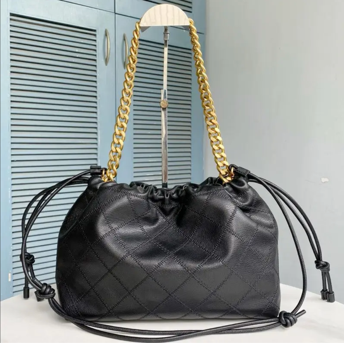 Leather Shoulder Bag Women’s Drawstring Handbag Quilted