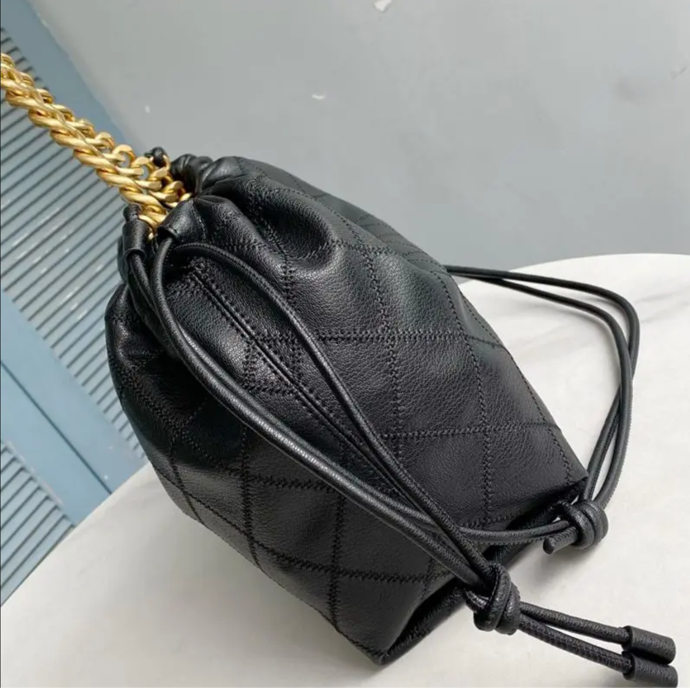 Leather Shoulder Bag Women’s Drawstring Handbag Quilted