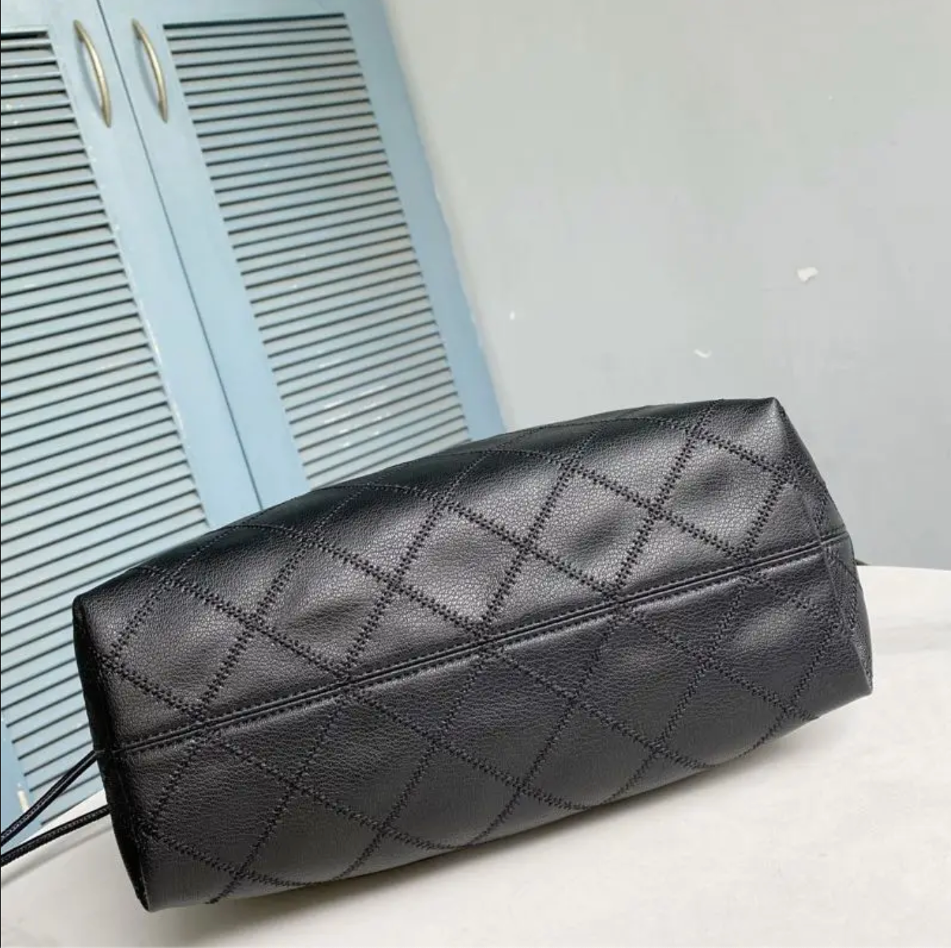 Leather Shoulder Bag Women’s Drawstring Handbag Quilted