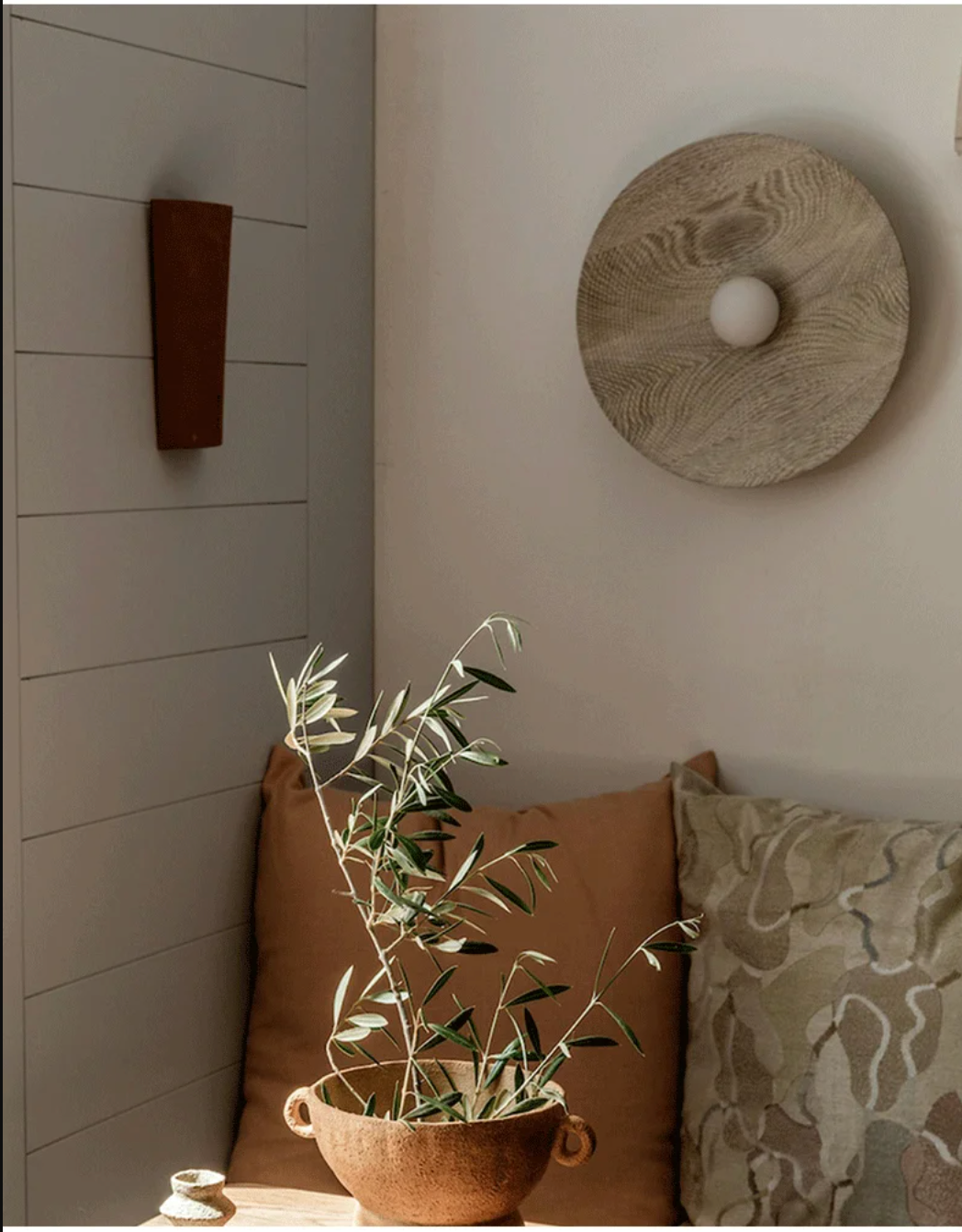 Indoor Ripple Round Wall Light for Bedroom, Living Room & Dining Room