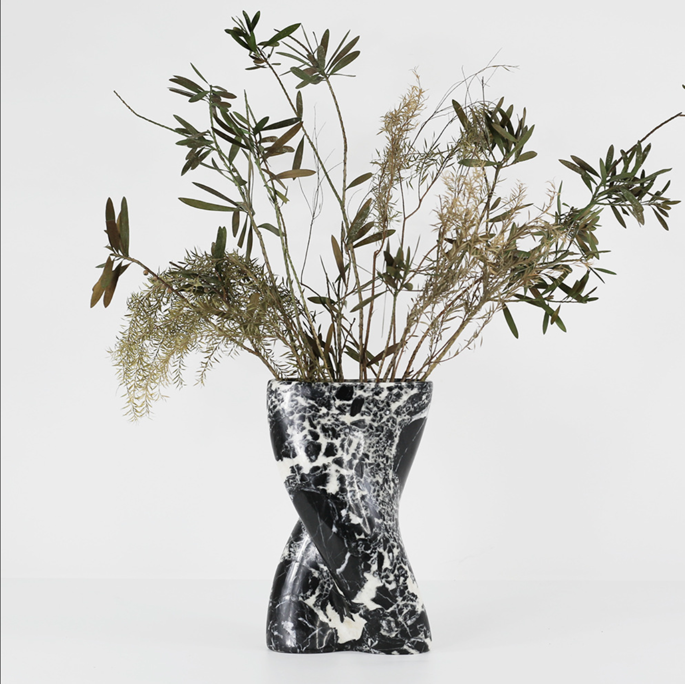 Luxury Marble Vase for Living Room, Office, and Hotel Decoration