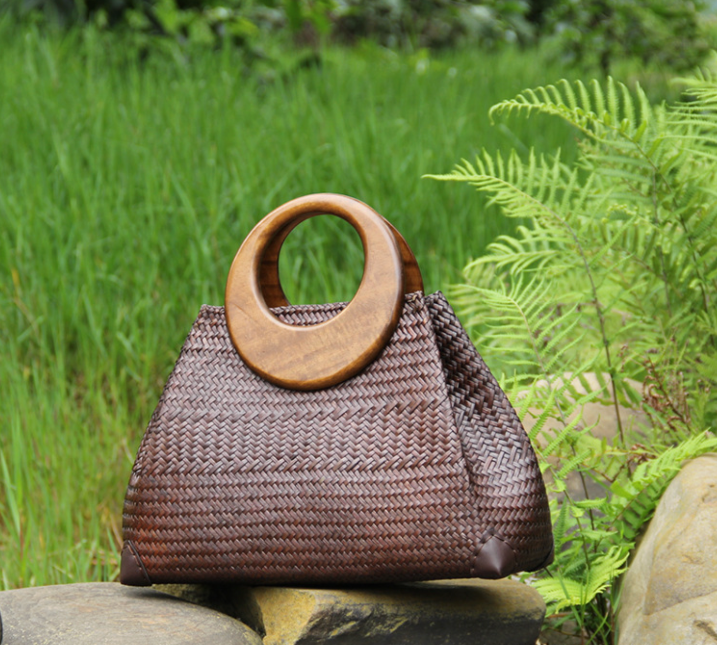 Women Straw Woven Handbag with Wooden Round Handle