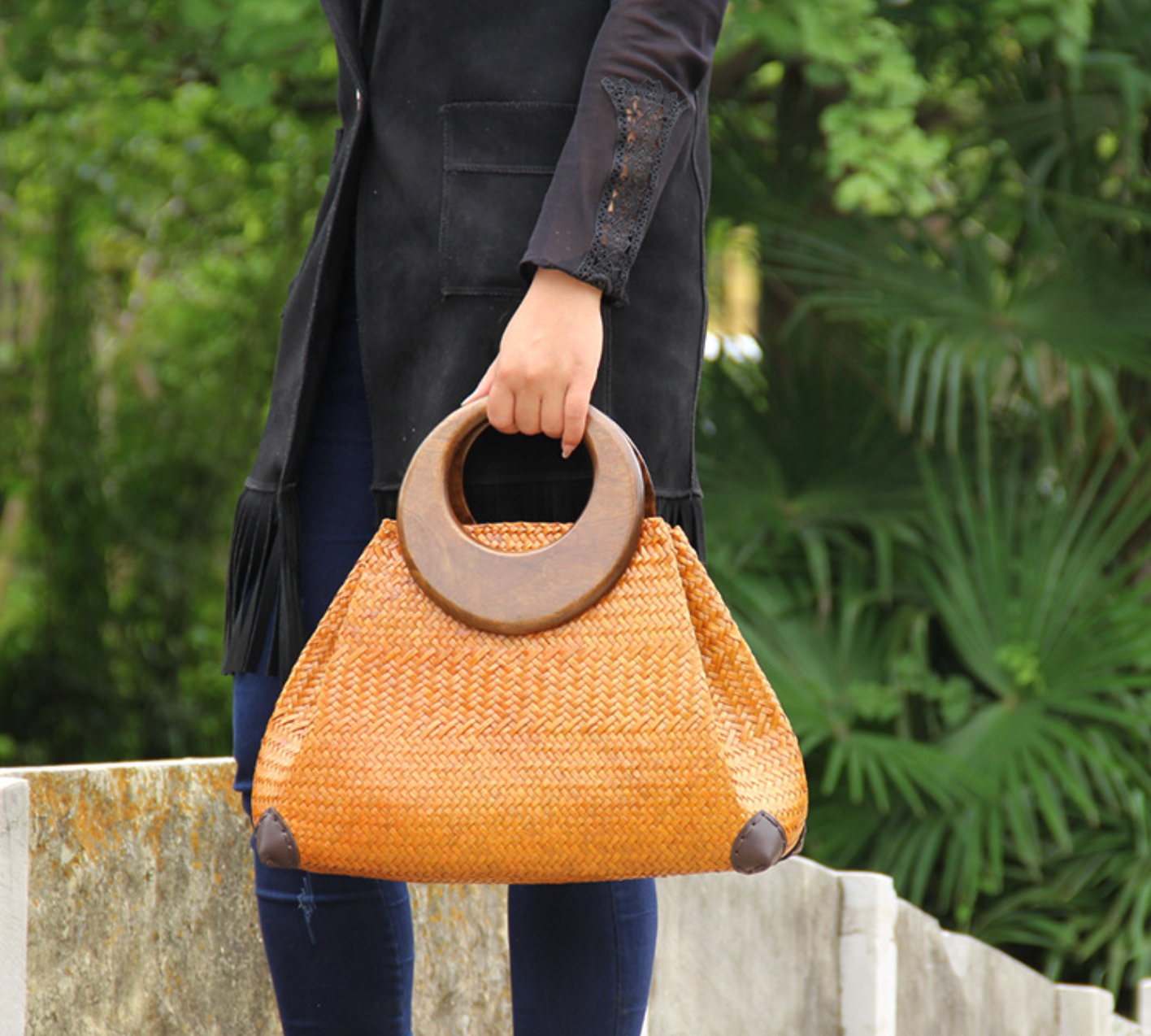 Women Straw Woven Handbag with Wooden Round Handle