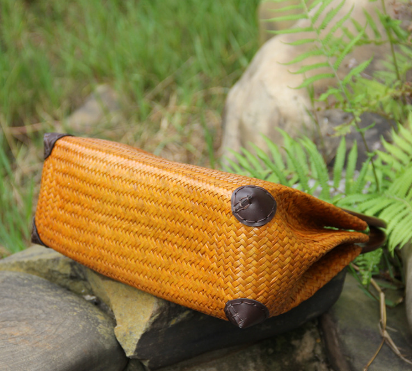 Women Straw Woven Handbag with Wooden Round Handle