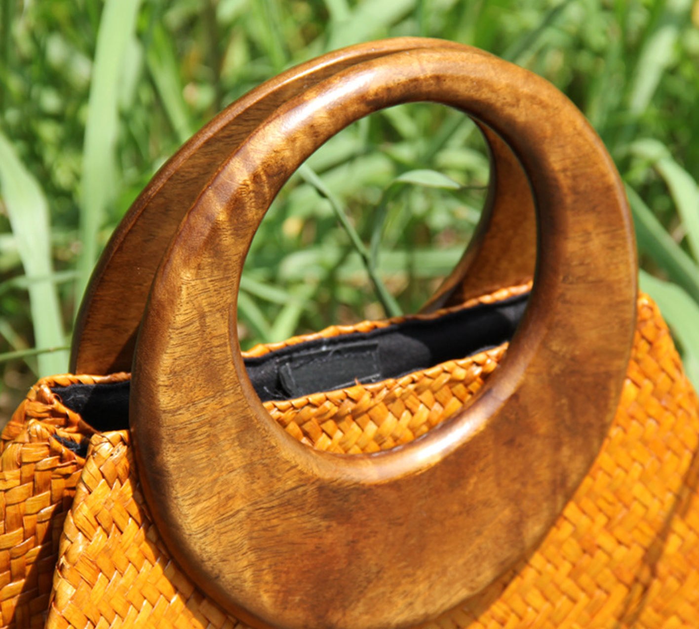 Women Straw Woven Handbag with Wooden Round Handle
