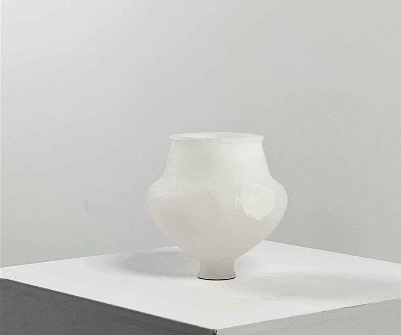 Spanish Real Marble Flower Vase Ornaments Decorative for Living Room & Hotel