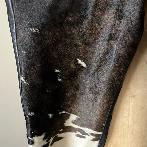 A bold mix of cowhide fur and leather gives these trousers a textured appeal. A statement piece for those who like to bring something different to their wardrobe.