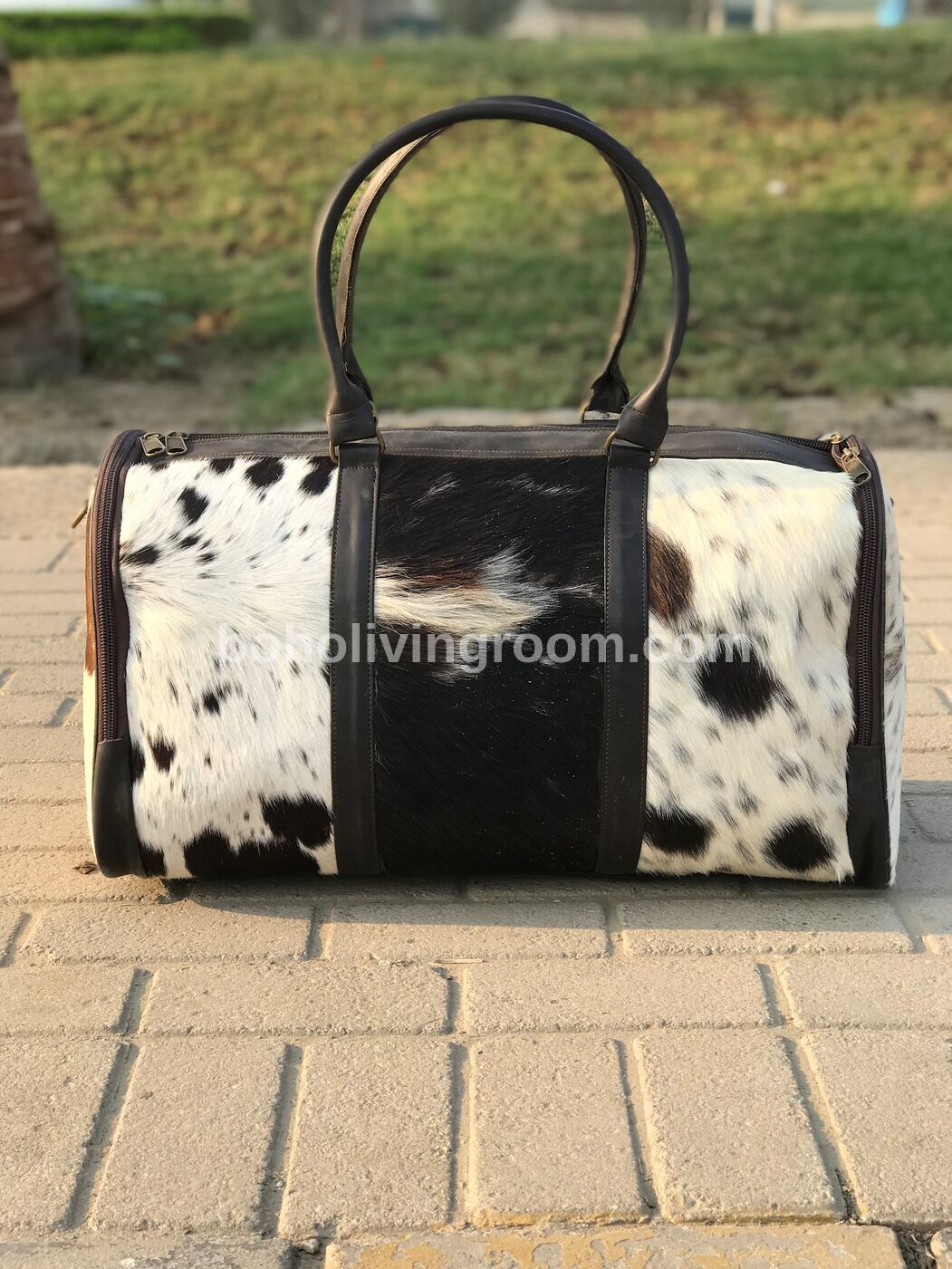 Discover the joy of hassle-free travel with our sturdy cowhide duffle bag. Designed to last and built for comfort, it's a must-have.