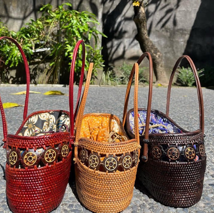 Dark Dyed Rattan Bali Handbag