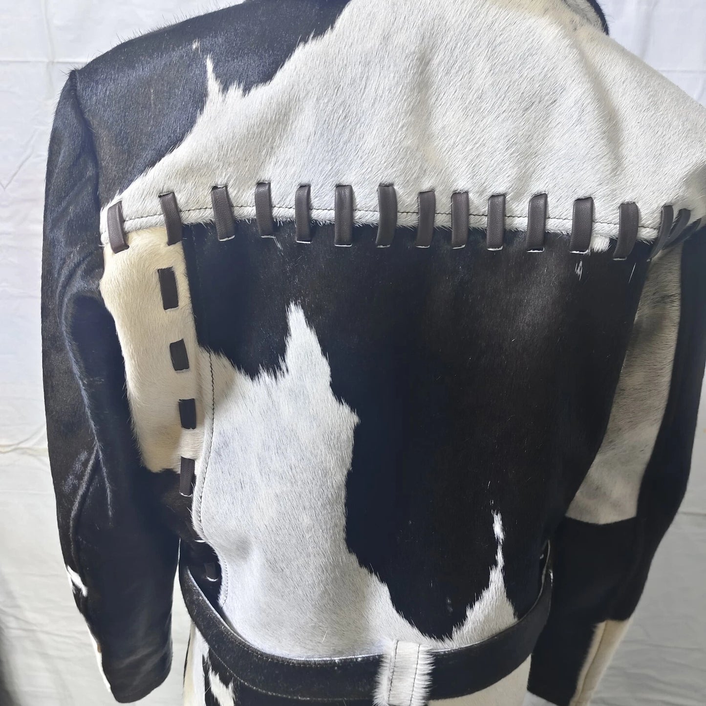 Step into fall with a women cow hide jacket made from hair on cowhide—perfect for bold, seasonal layering and fashion-forward looks.