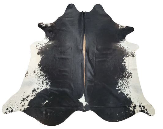 This real cowhide rug will look beautiful in any space from modern rustic to western farmhouse or even southern weddings, natural and real.