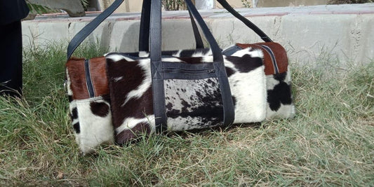 Pack for your getaways with our cowhide weekender bag. Spacious, practical, and designed to withstand your travels.
