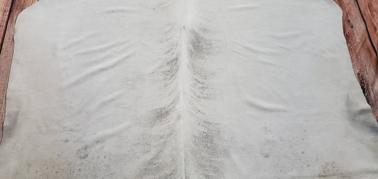 Our real and authentic large cowhide rugs provide a plethora of ways to style them, such as rustic home decor, modern style, and farmhouse living room.