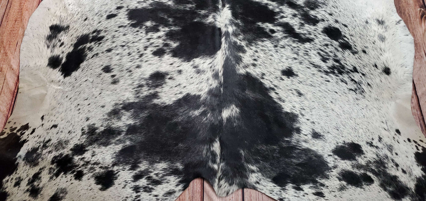 If you're looking for brown, black, or white salt pepper cowhide rugs, we have them here.
