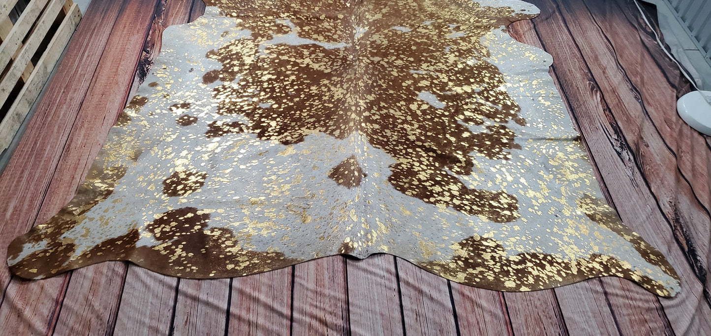 These metallic cowhide rugs are absolutely gorgeous! Shipment was vey good and would definitely refer this vendor to everyone.