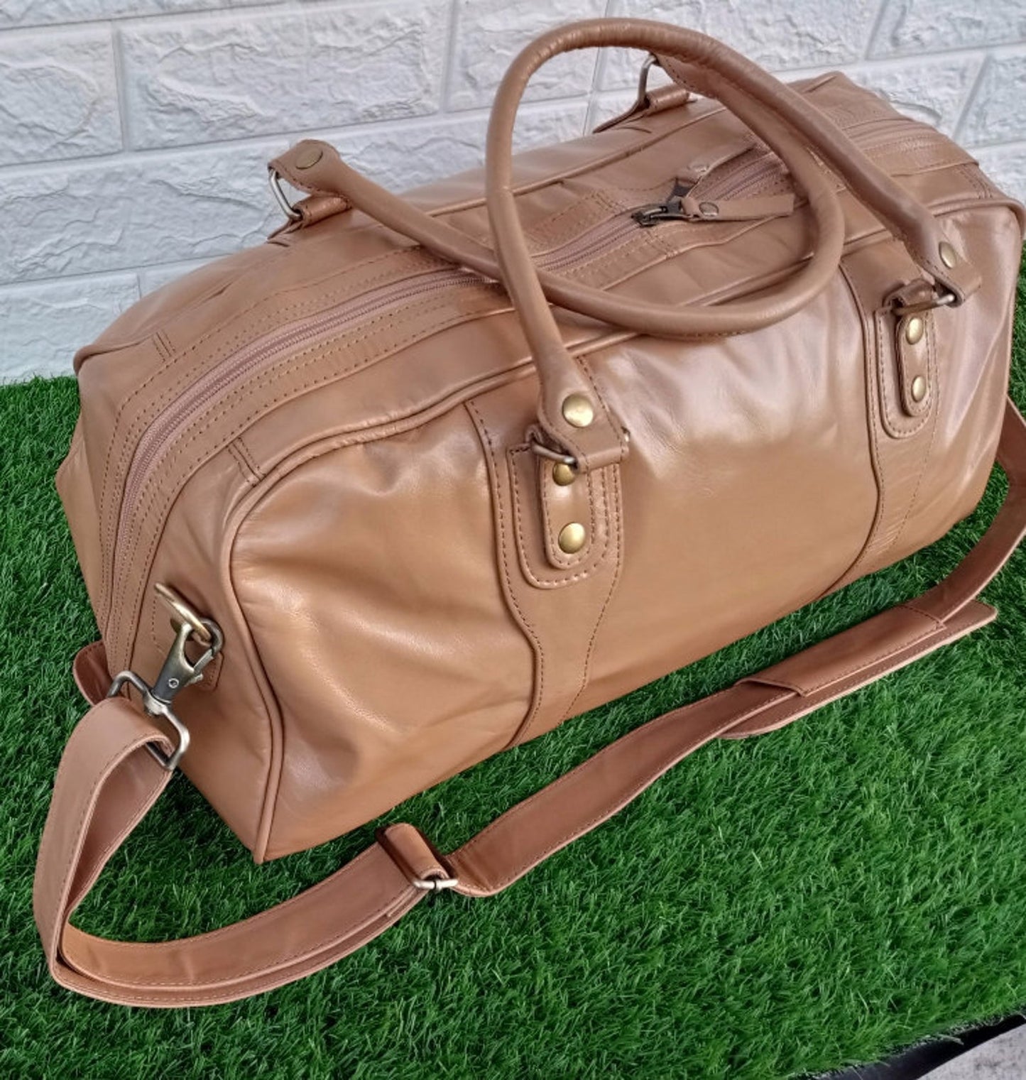 Leather in a duffel bag is a timeless, luxurious material that can last for years and withstand wear and tear. Not only is it stylish and fashionable, but it’s also practical and long lasting.